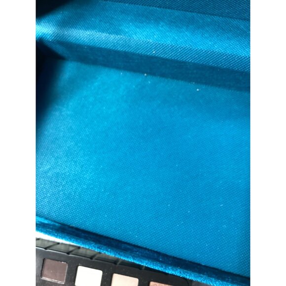 35 Color Eyeshadow Palette With Blue Velvet Storage Case & Mirror - Picture 6 of 6